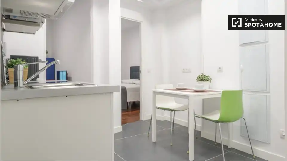 Habitación de Piso de alquiler en Madrid con Aire acondicionado, Calefacción y Amueblado