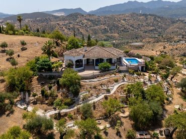 Casa rústica amb piscina en venda a Guaro