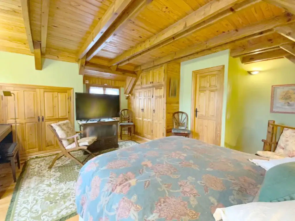 Dormitori de Casa o xalet en venda en Sahún amb Jardí privat