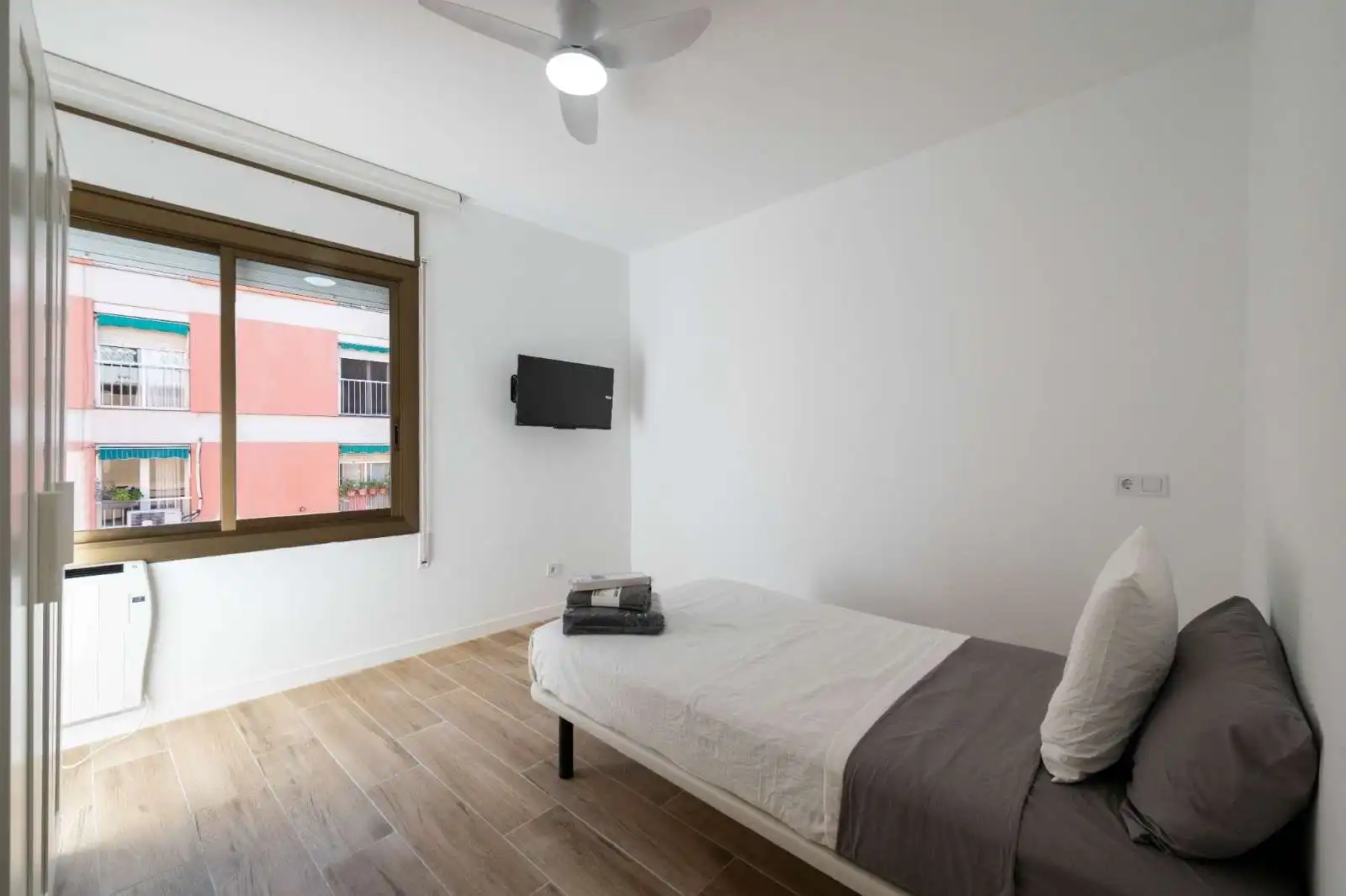 Room in Llefià