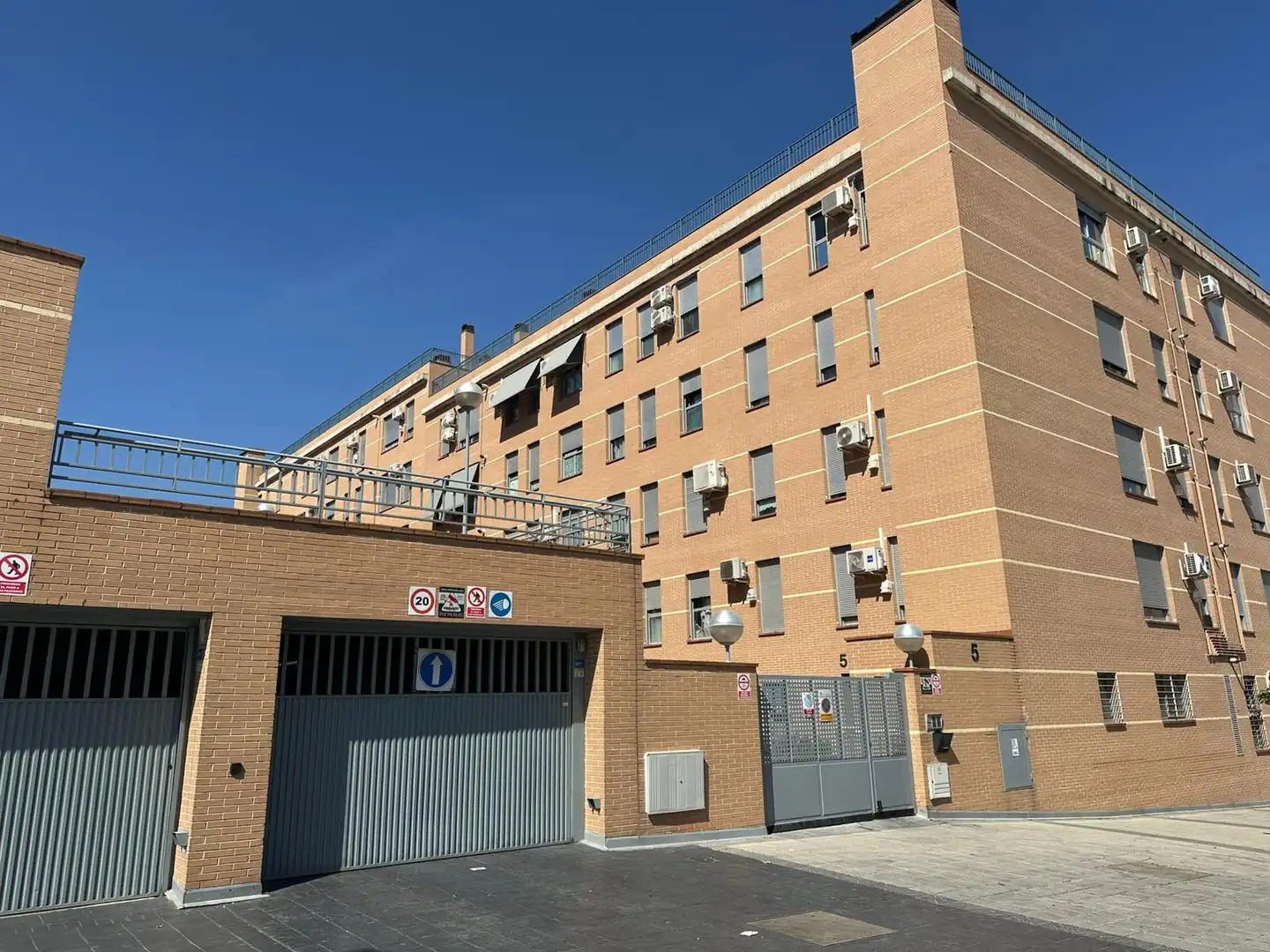 Vista exterior de Estudio de alquiler en Arganda del Rey con Calefacción, Horno y Lavadora