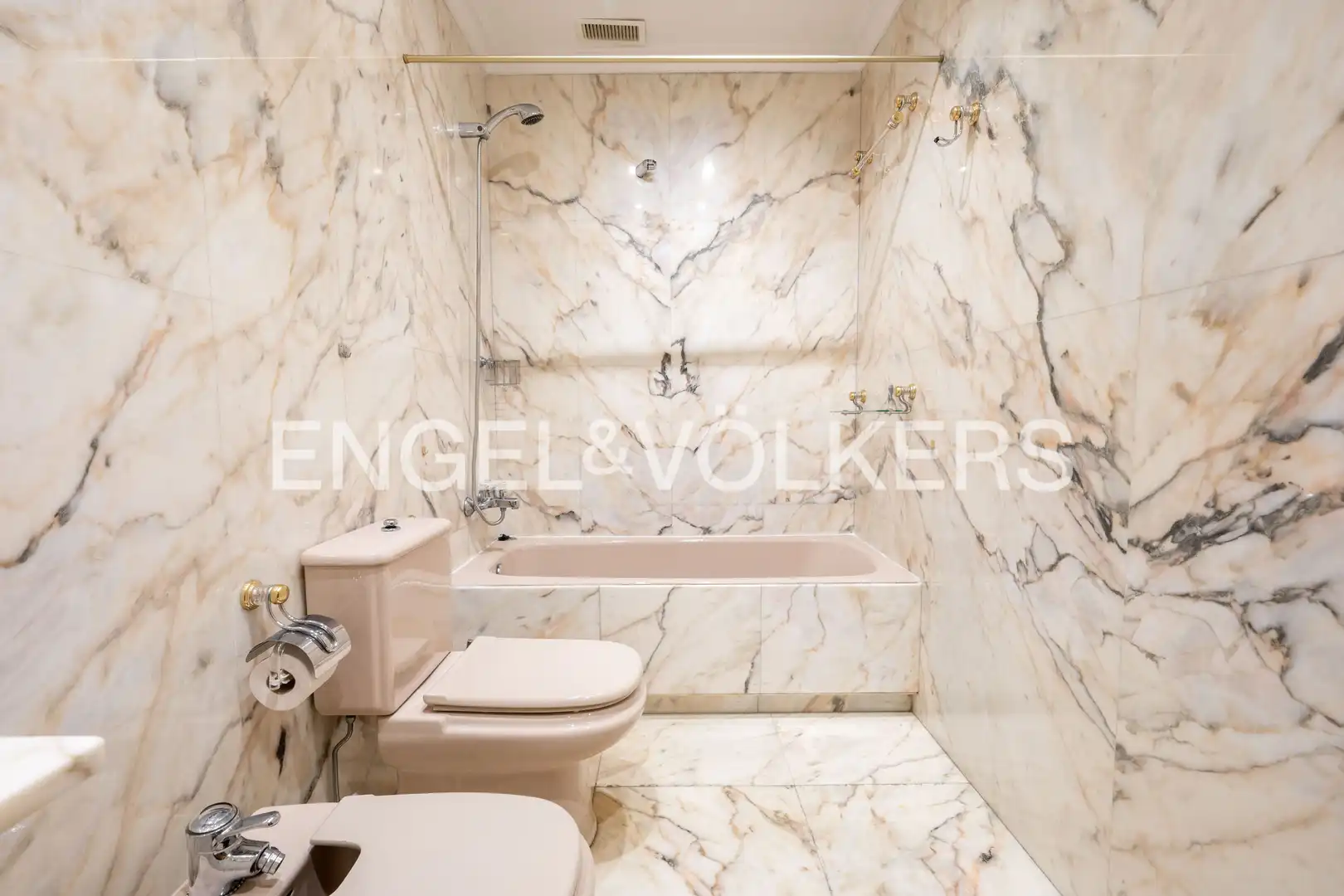 Badezimmer von Wohnung zum Verkauf in Donostia - San Sebastián  mit Heizung, Parkett und Abstellraum
