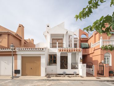 Haus mit Balkon zum Verkauf in Genil