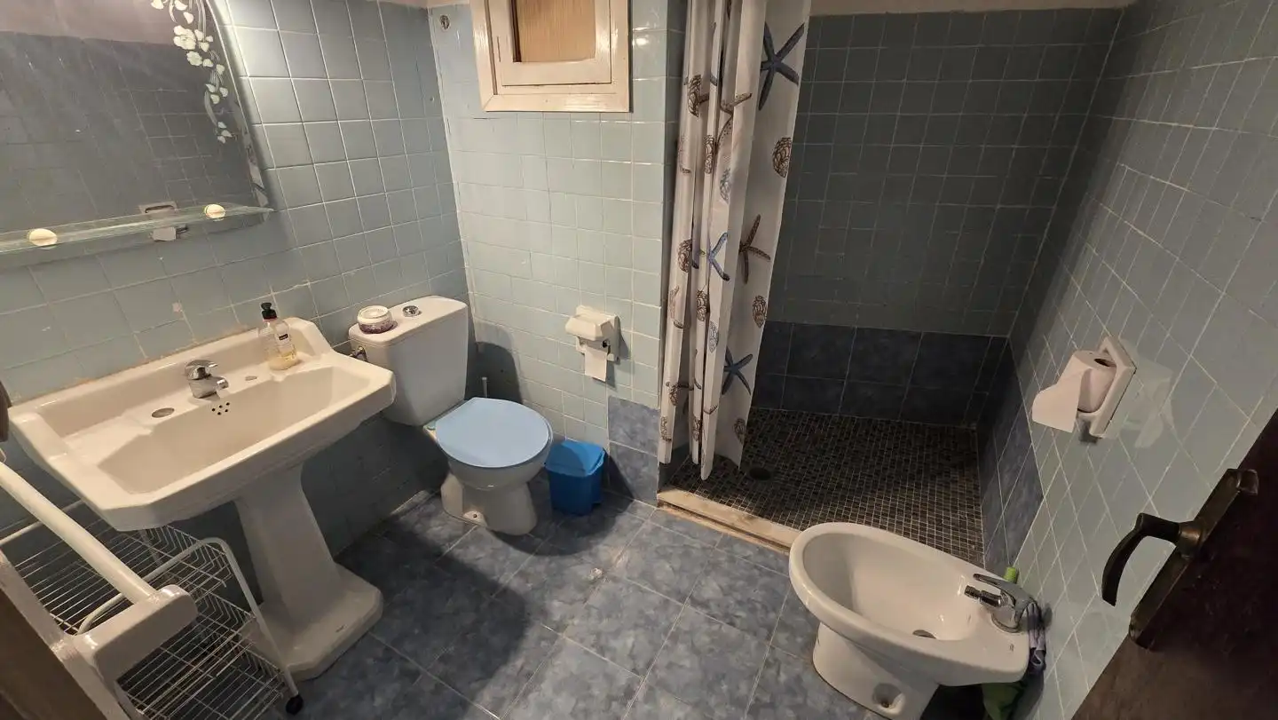 Badezimmer von Erdgeschoss zur Miete in Gandia