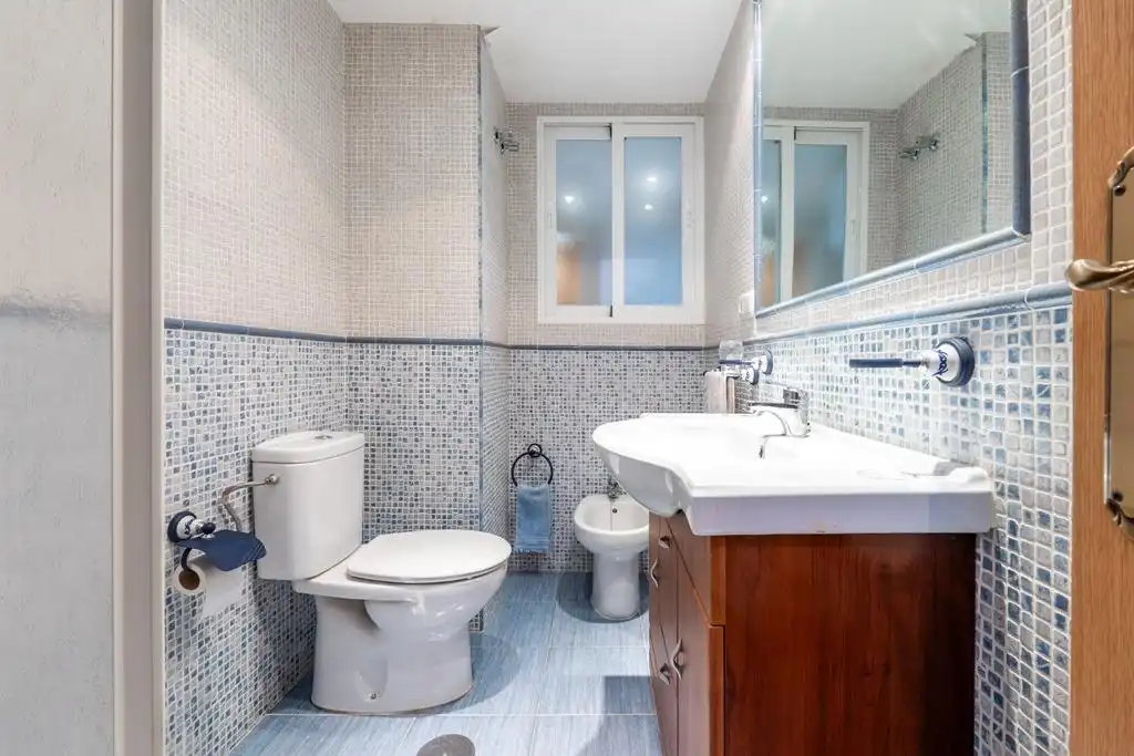 Baño de Piso en venta en Granada con Aire acondicionado, Calefacción y Terraza