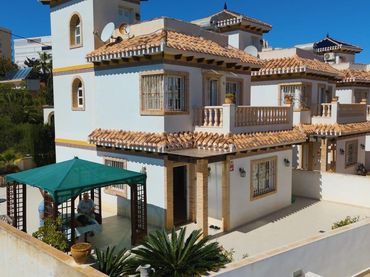 Xalet amb jardí en venda a Nueva Torrevieja - Aguas Nuevas