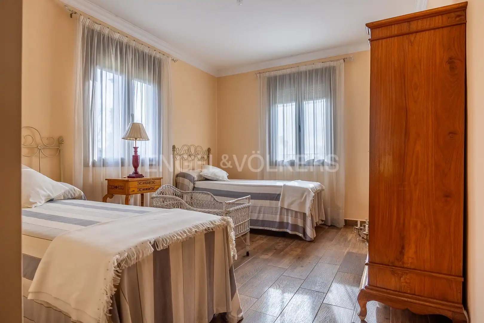 Habitación de Finca rústica en venta en Olivares con Calefacción, Jardín privado y Piscina