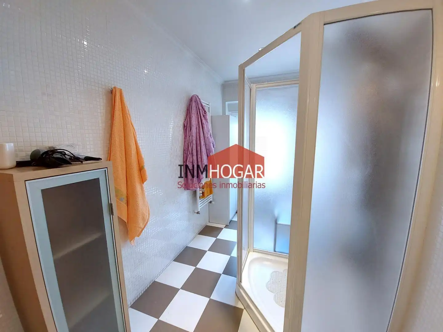 Baño de Piso en venta en Ávila con Calefacción, Terraza y Trastero