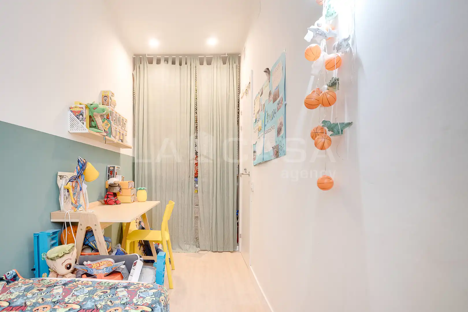 Habitación de Ático en venta en Barcelona con Aire acondicionado, Calefacción y Parquet