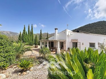 Casa con jardín en venta en Frigiliana