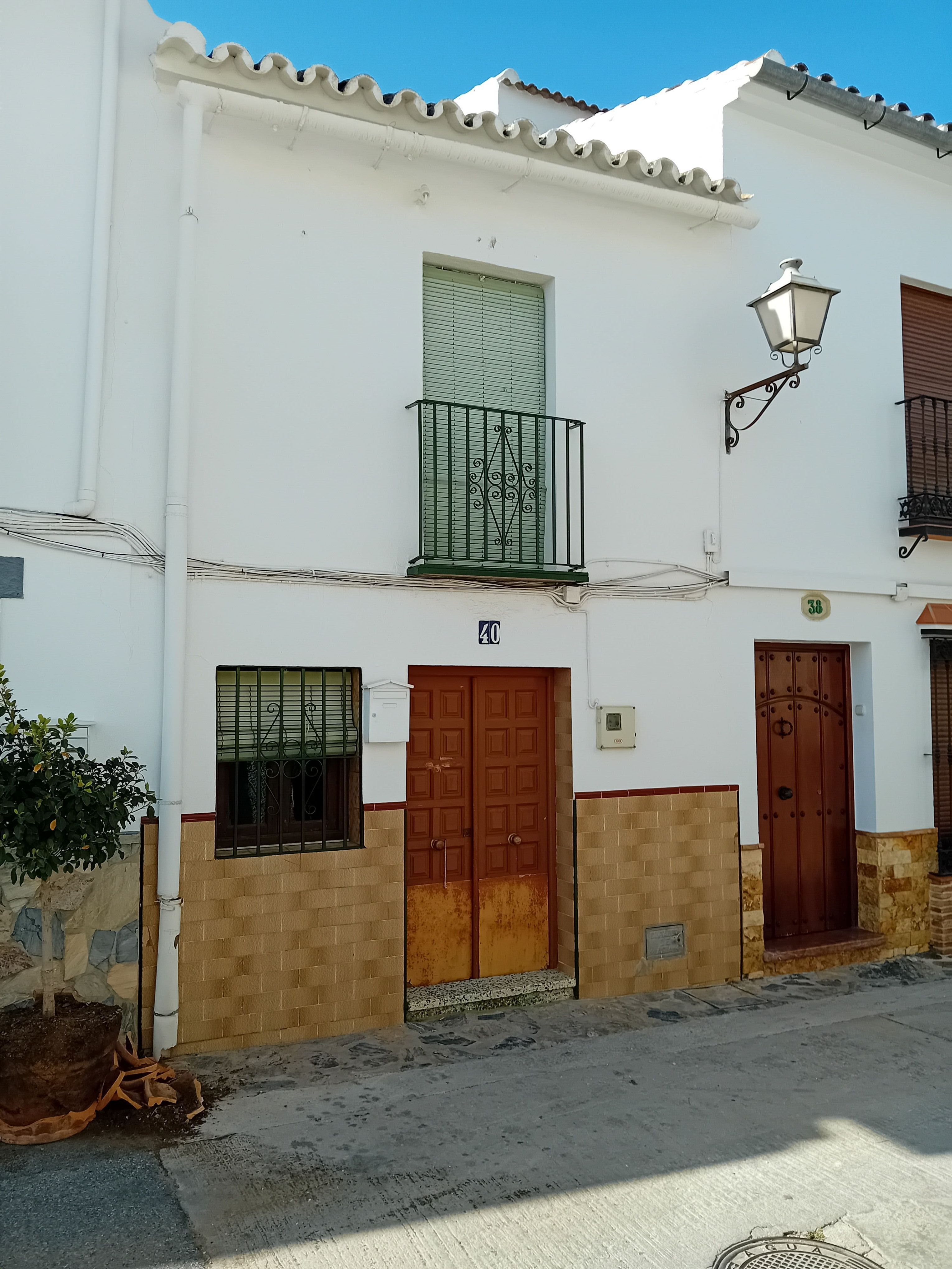 Vista exterior de Casa adosada en venda en Yunquera amb Terrassa, Traster i Balcó