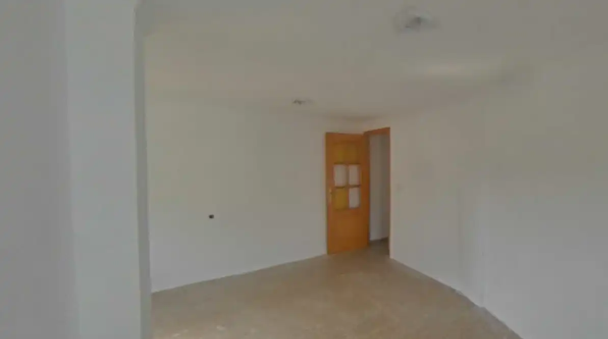 Piso en venta en Yátova con Balcón