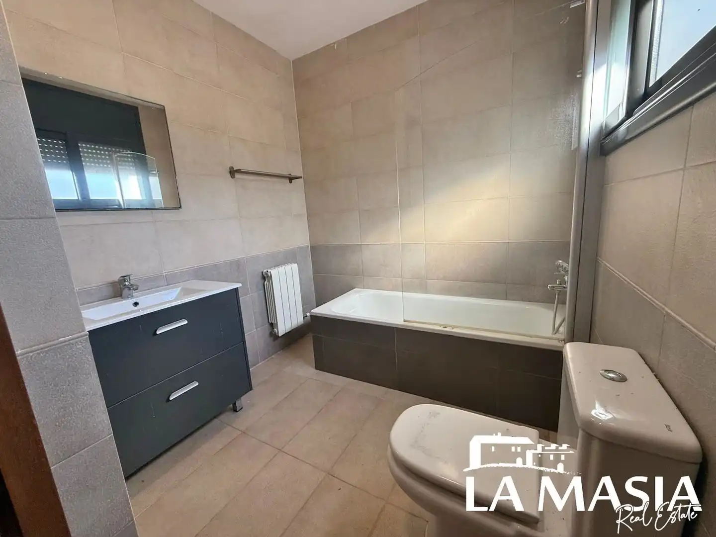 Badezimmer von Haus oder Chalet zum Verkauf in Olivella mit Heizung, Privatgarten und Abstellraum