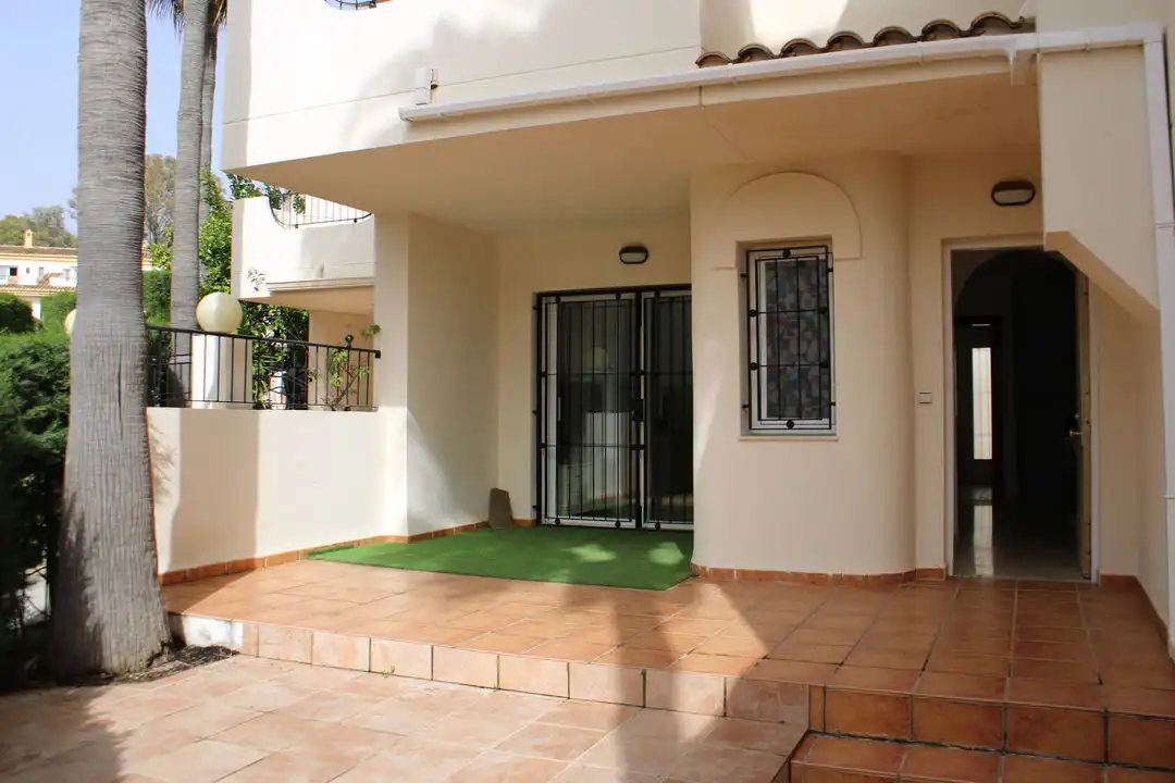Casa adosada en venta en Marbella con Jardín privado, Terraza y Trastero