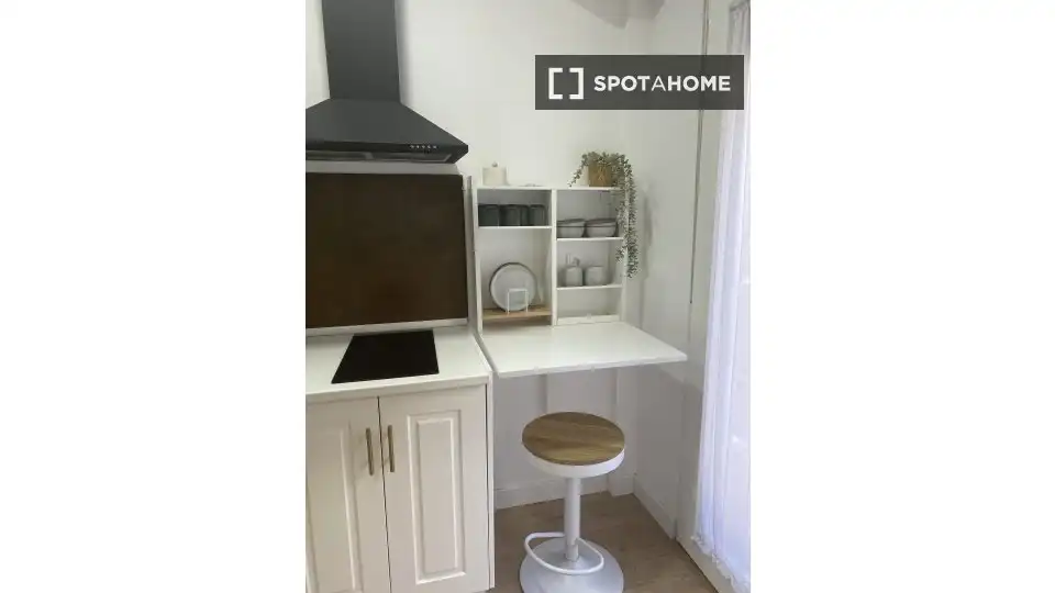 Kitchen of Flat for rent in Valencia  with Air Conditioner, Heating and Furnished