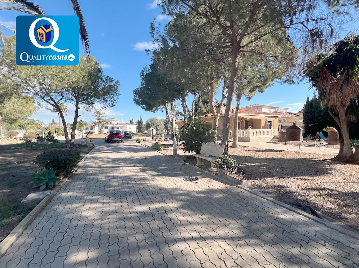 Exterior view of House or chalet for sale in San Vicente del Raspeig / Sant Vicent del Raspeig  with Air Conditioner and Terrace