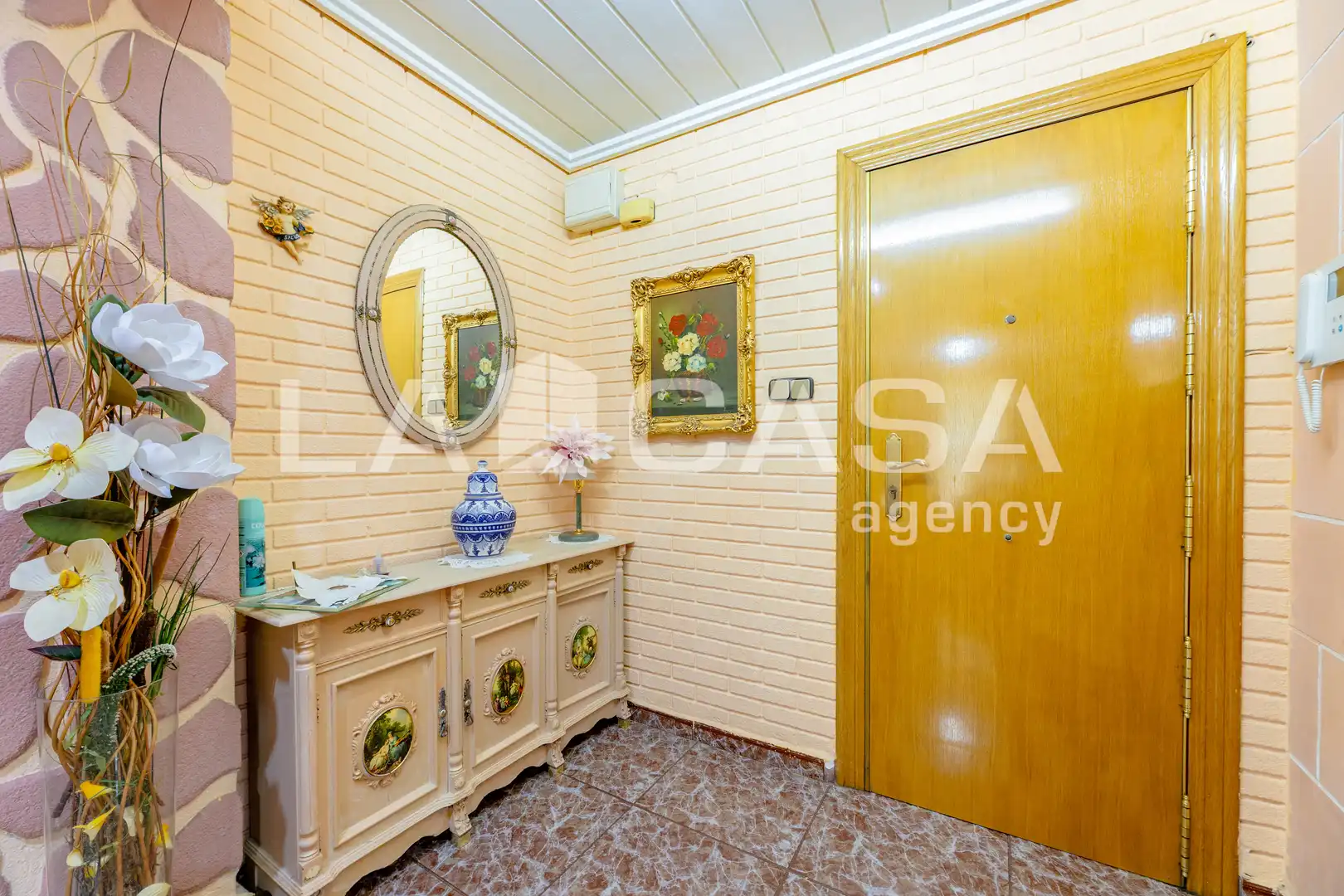 Flat for sale in Valencia  with Balcony
