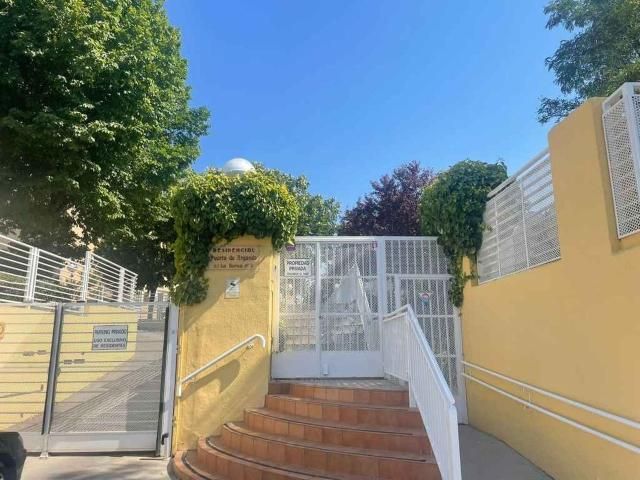 Exterior view of Planta baja for sale in  Madrid Capital  with Terrace and Swimming Pool