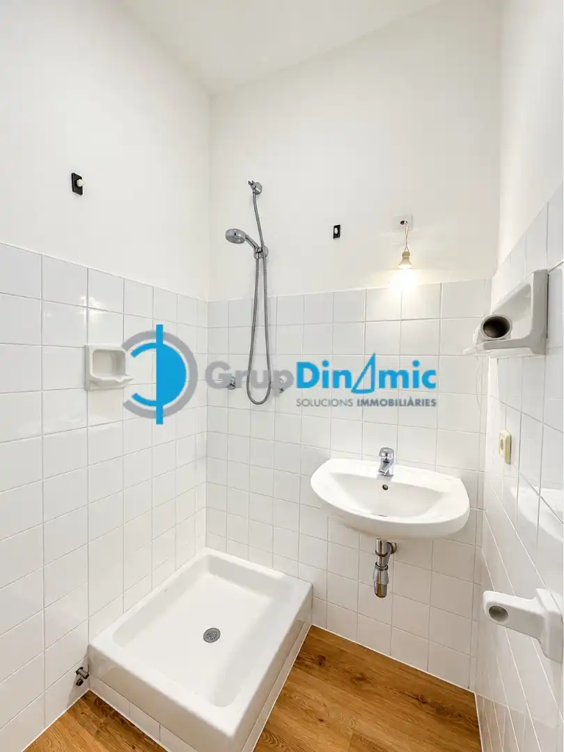 Bathroom of Flat for sale in El Pedró