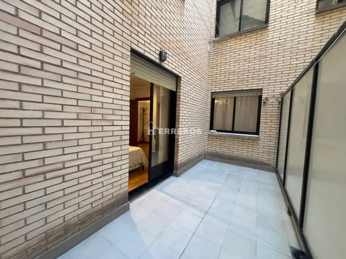 Vista exterior de Piso en venta en  Logroño con Calefacción, Parquet y Terraza