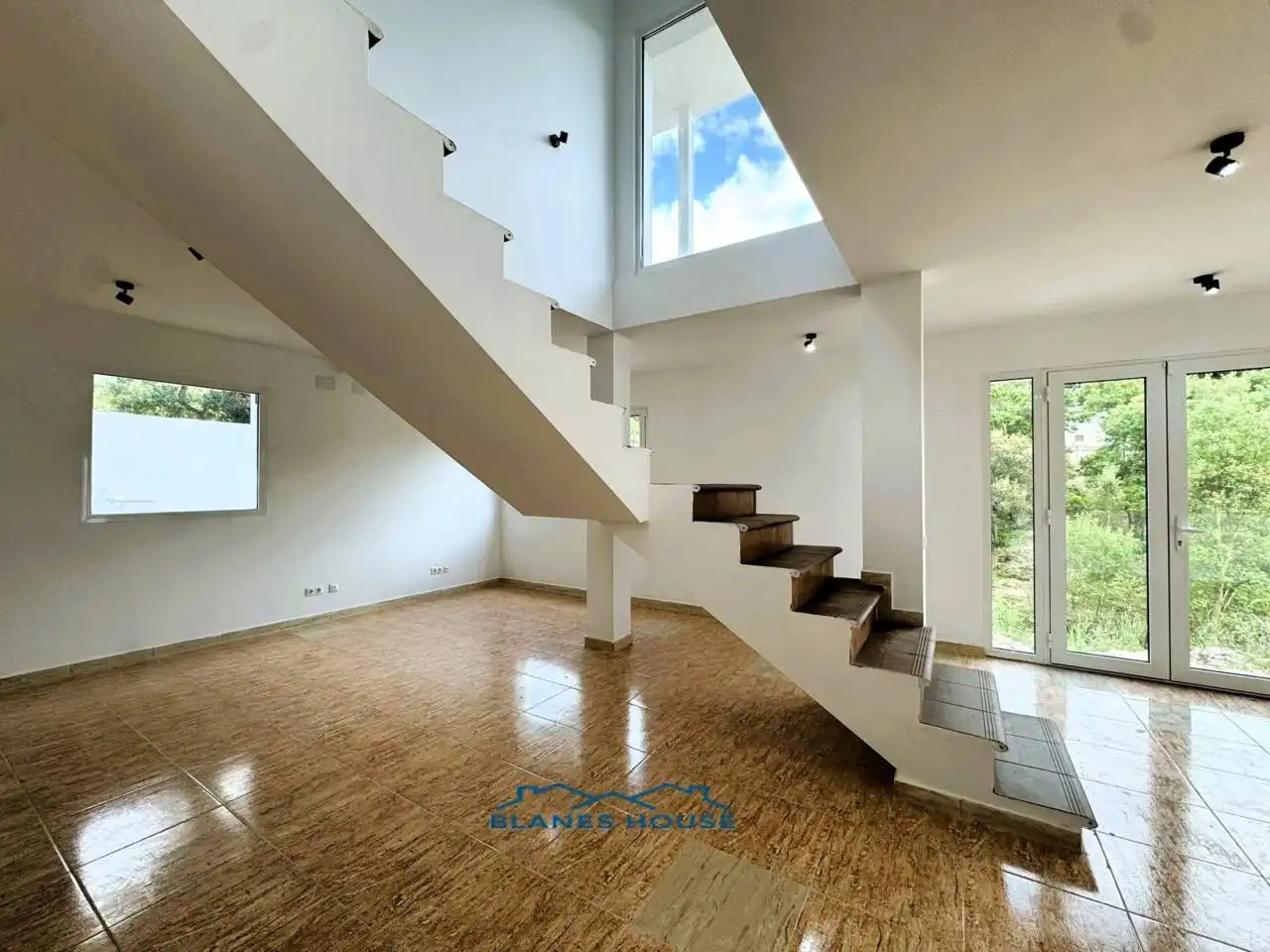 Sala d'estar de Casa o xalet en venda en Maçanet de la Selva amb Jardí privat, Terrassa i Alarma