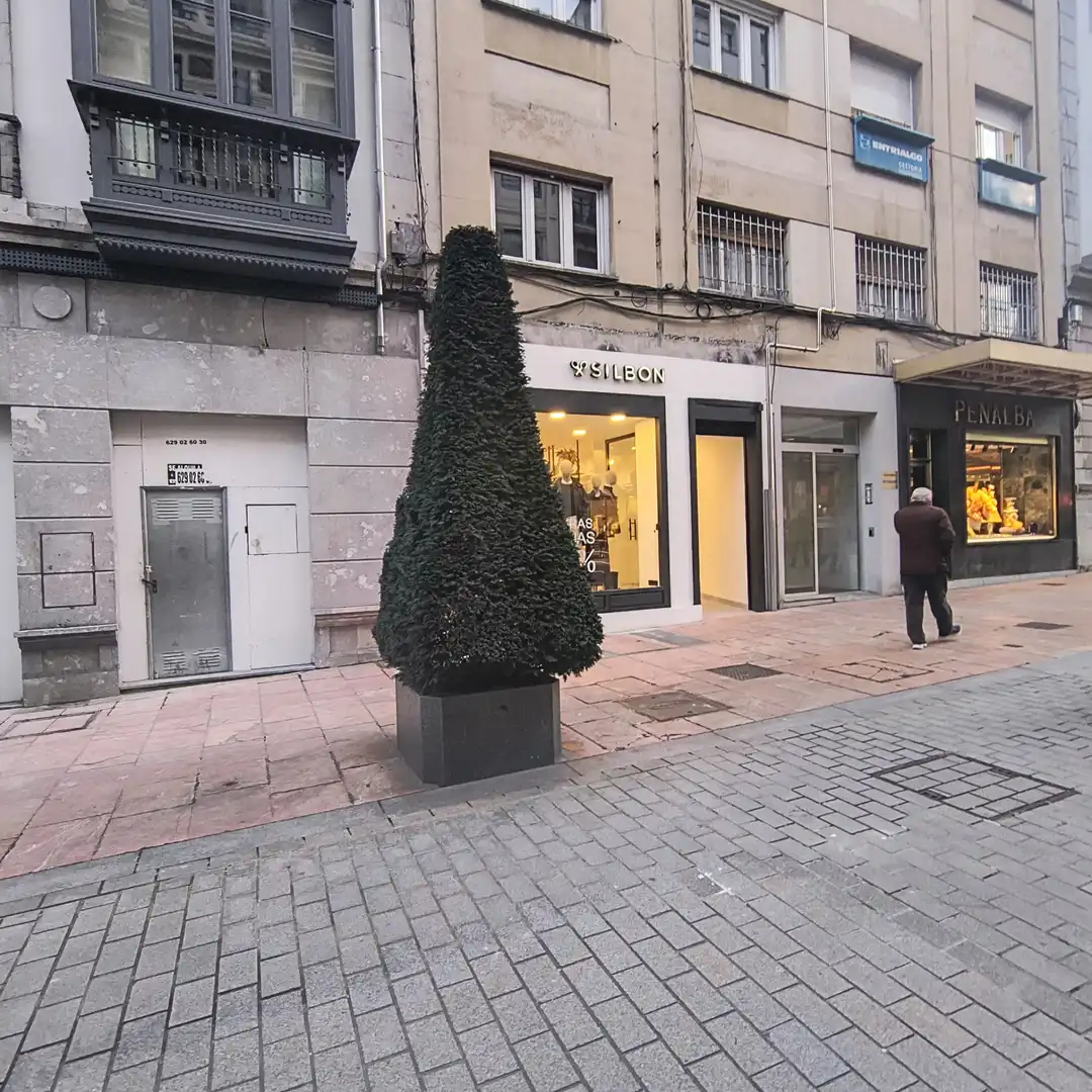 Vista exterior de Local de lloguer en Oviedo 