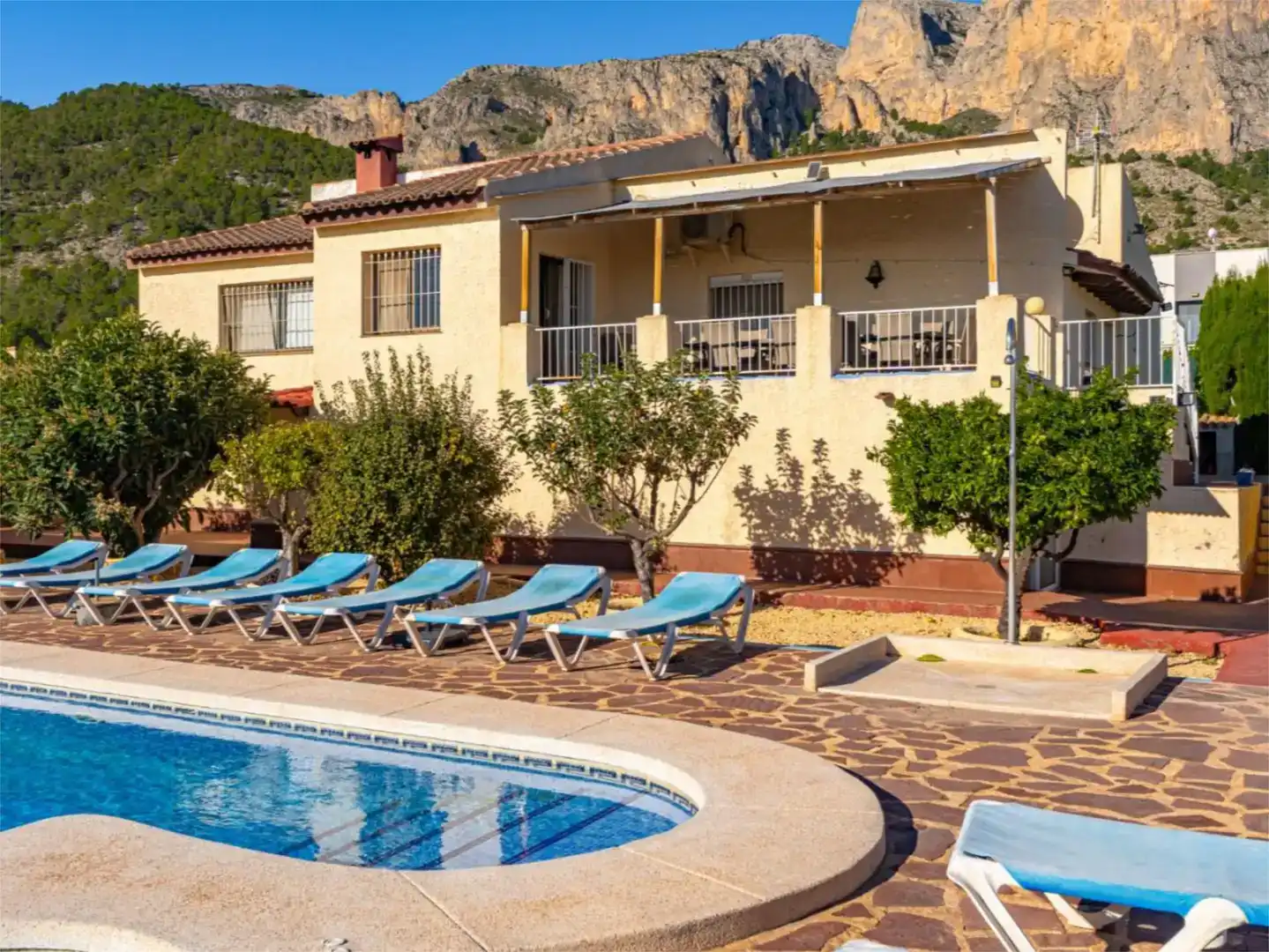 Außenansicht von Wohnung zum Verkauf in Polop mit Klimaanlage, Schwimmbad und Balkon