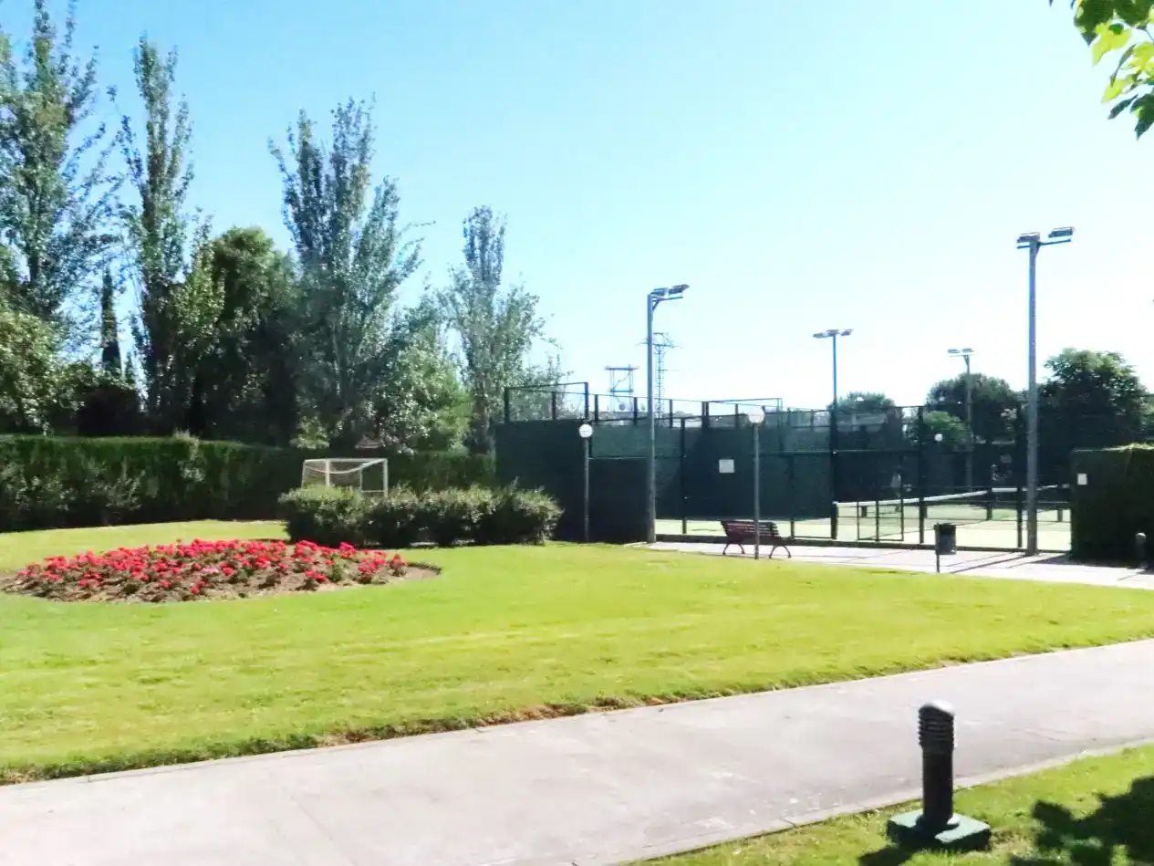 Jardí de Pis en venda en Pozuelo de Alarcón amb Aire condicionat