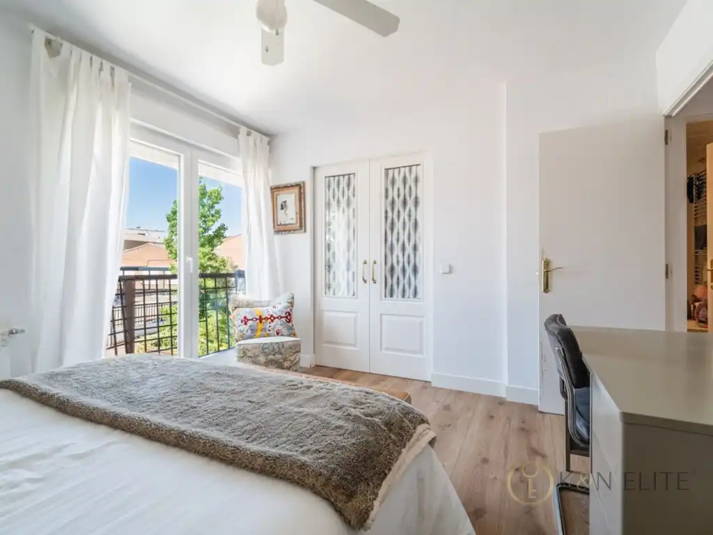 Habitación de Casa adosada en venta en Torrelodones con Terraza y Balcón