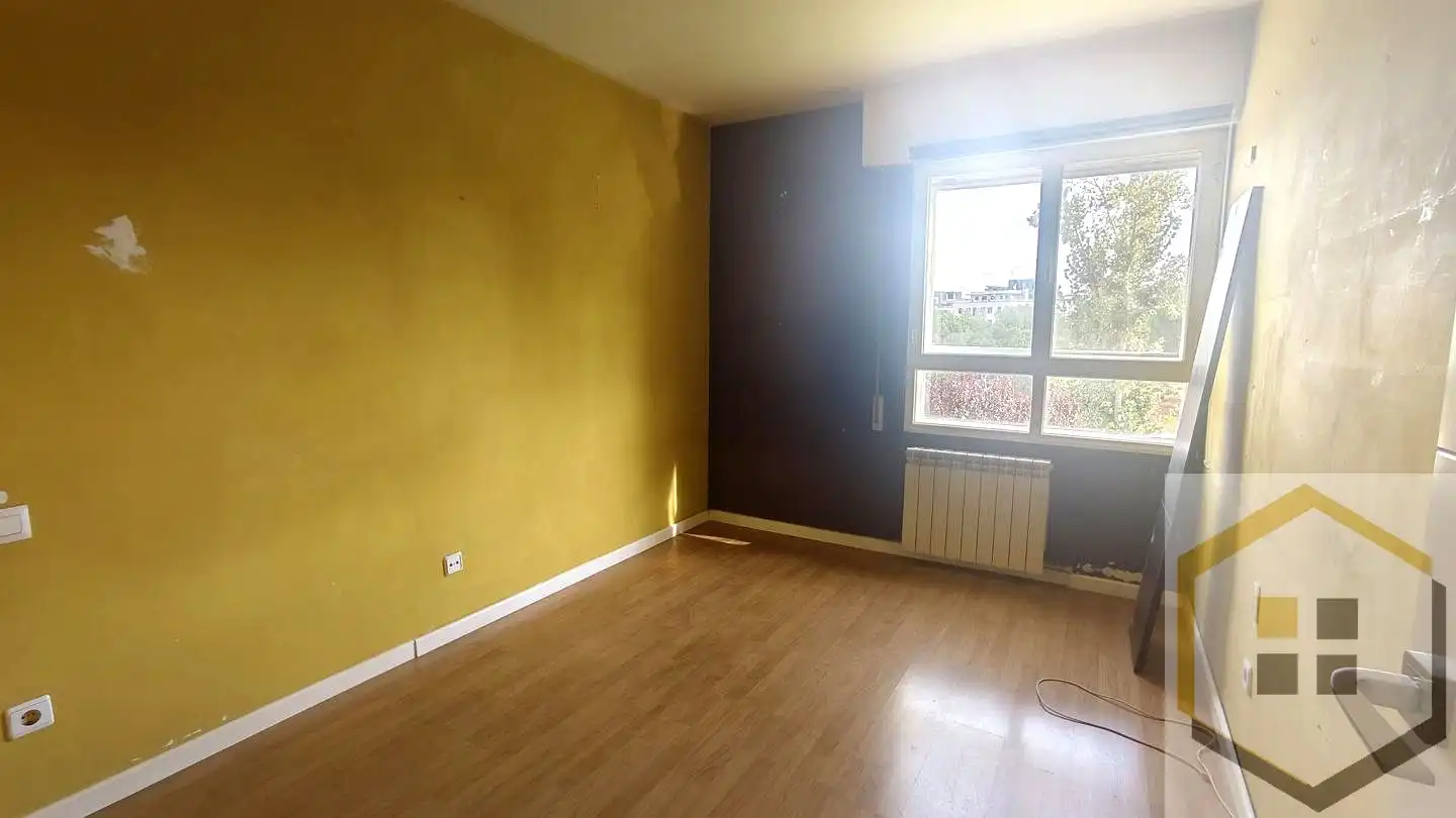 Bedroom of Flat for sale in Madrid  with Heating, Internet and Community pool