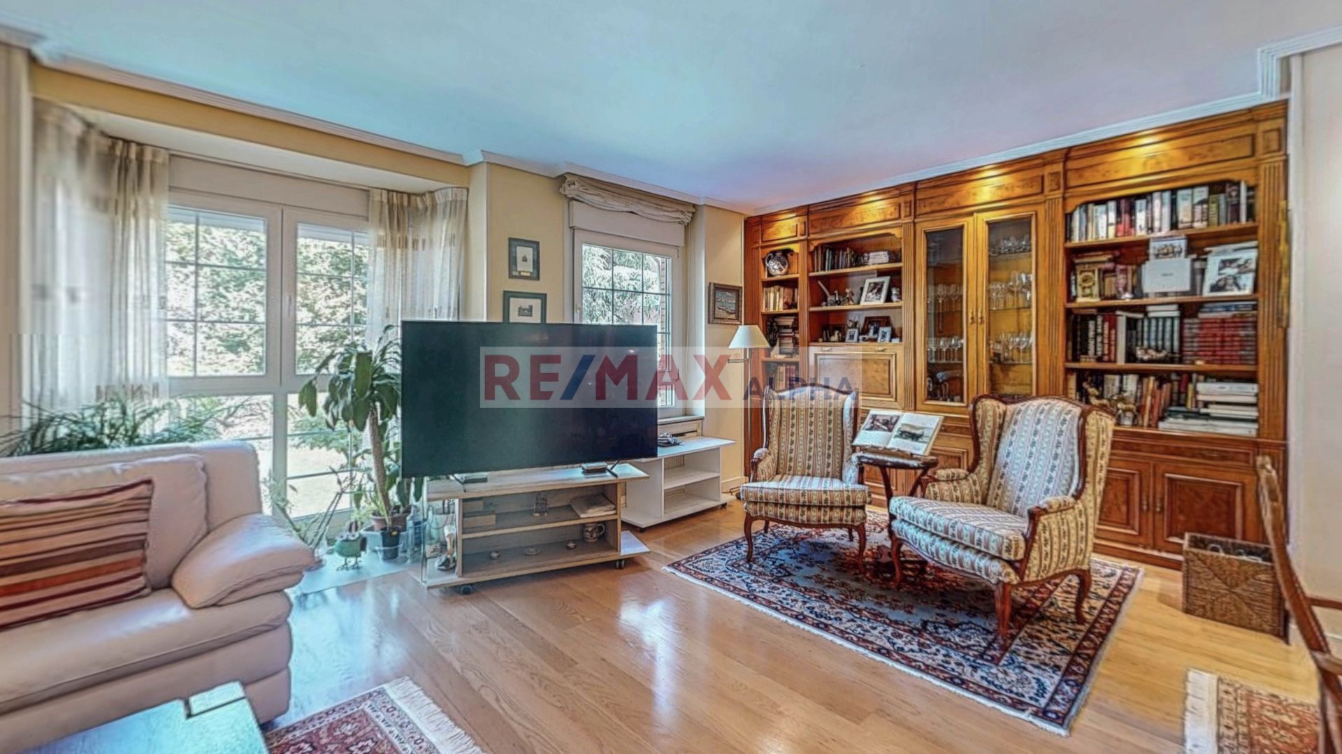 Living room of Flat for sale in  Madrid Capital  with Air Conditioner, Heating and Private garden