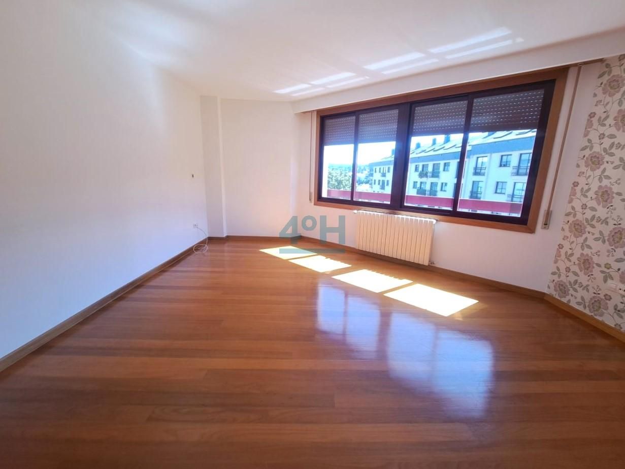 Living room of Apartment to rent in Ourense Capital   with Heating, Parquet flooring and Storage room