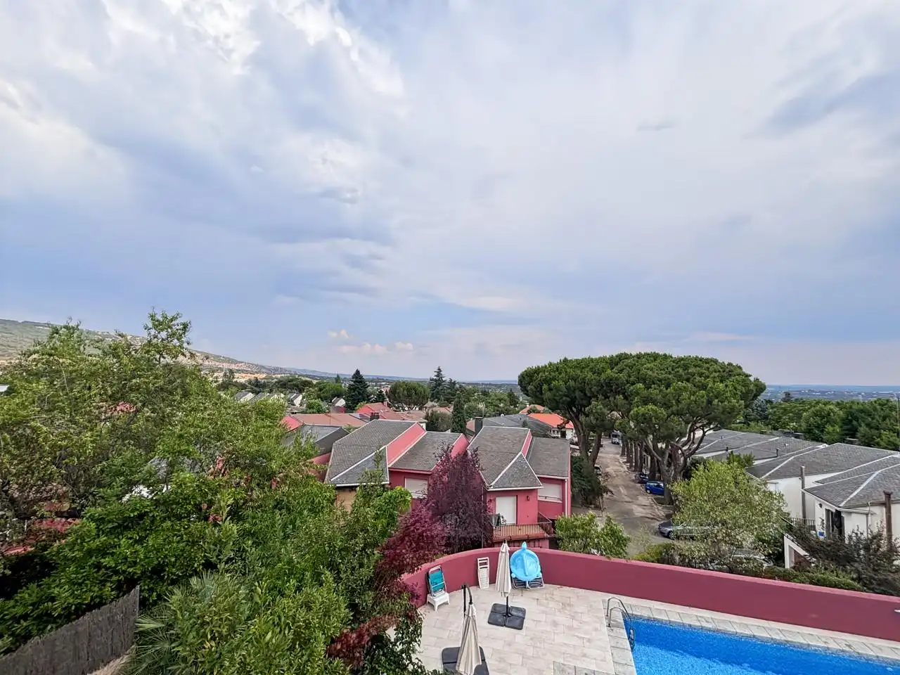 Vista exterior de Casa o xalet en venda en Collado Mediano amb Aire condicionat, Terrassa i Piscina comunitària