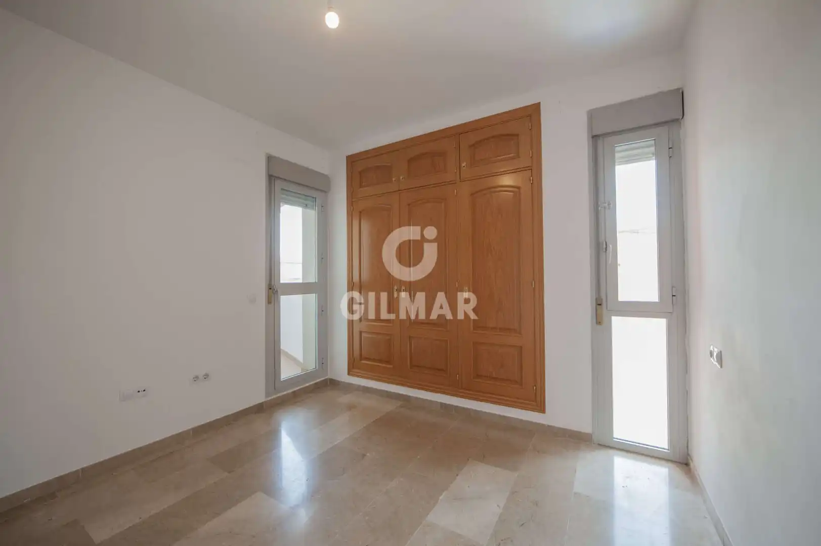 Piso en venta en Sevilla con Calefacción, Jardín privado y Trastero