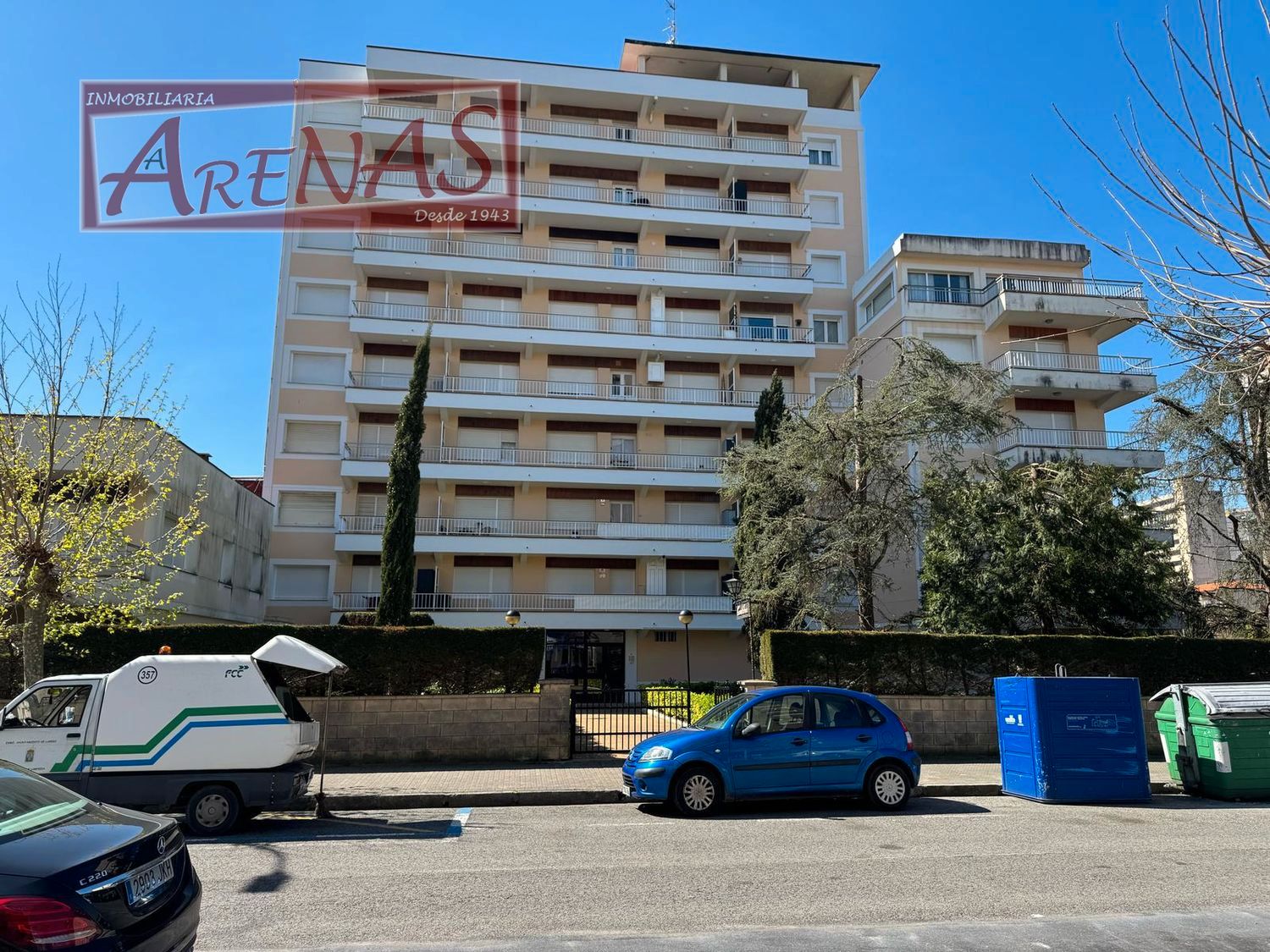 Vista exterior de Apartament en venda en Laredo amb Calefacció, Jardí privat i Moblat