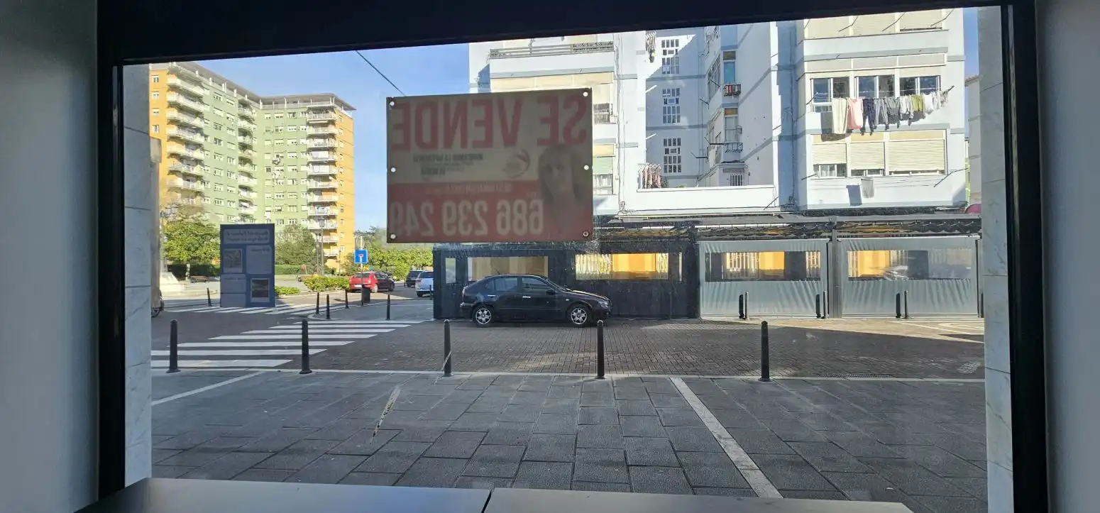 Außenansicht von Geschaftsraum zum Verkauf in Torrelavega 