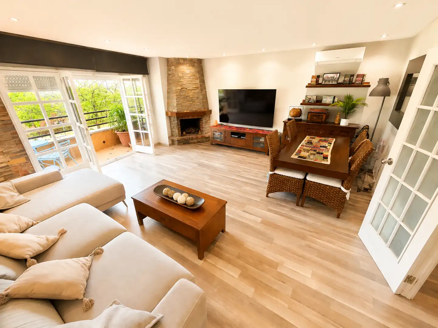 Living room of Duplexes for sale in Santa Coloma de Gramenet  with Air Conditioner, Heating and Parquet flooring