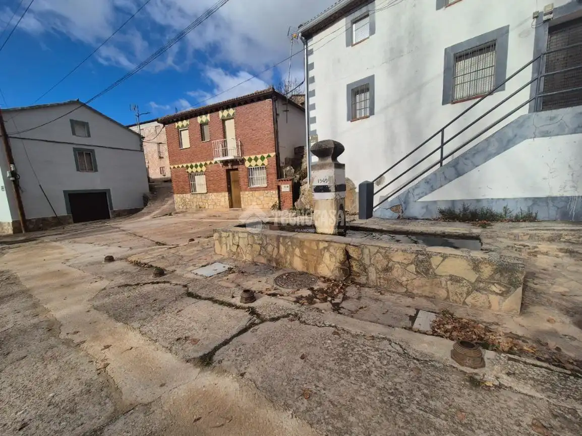 Vista exterior de Finca rústica en venda en Anguita amb Jardí privat