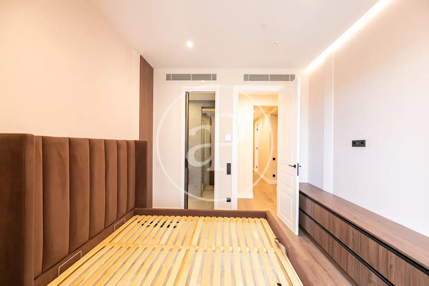 Bedroom of Flat for sale in Barcelona  with Air Conditioner, Heating and Balcony