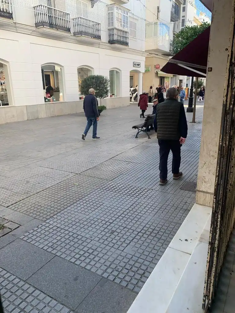 Local comercial de lloguer a Núcleo urbano, imagen 3