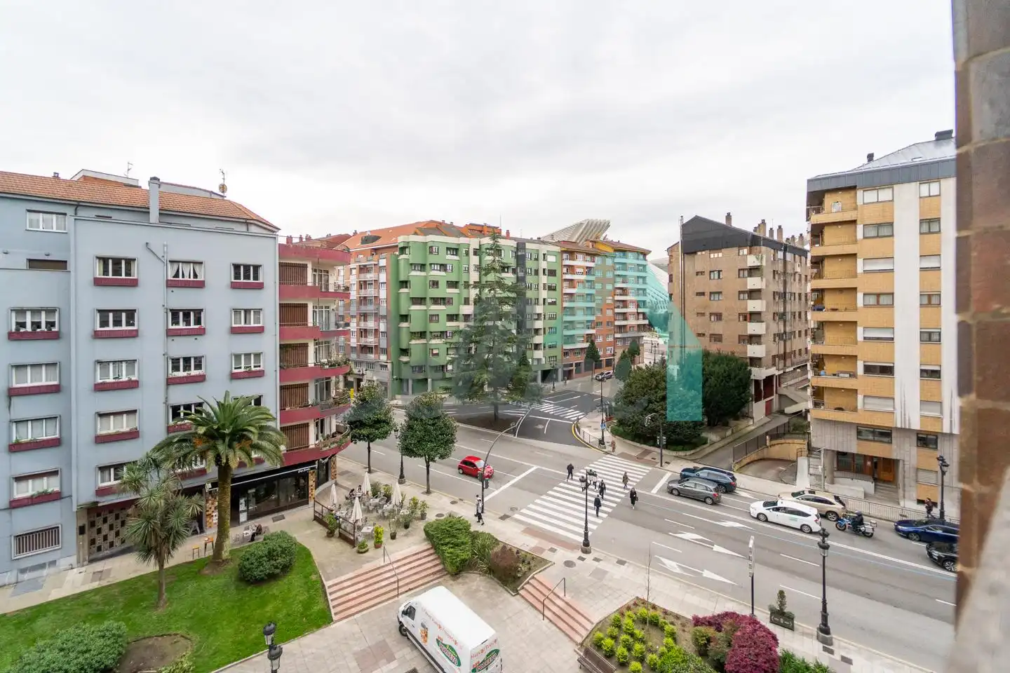Vista exterior de Piso en venta en Oviedo  con Calefacción, Parquet y Terraza