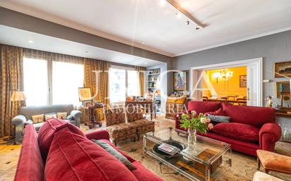 Living room of Flat for sale in  Madrid Capital  with Air Conditioner, Swimming Pool and Balcony