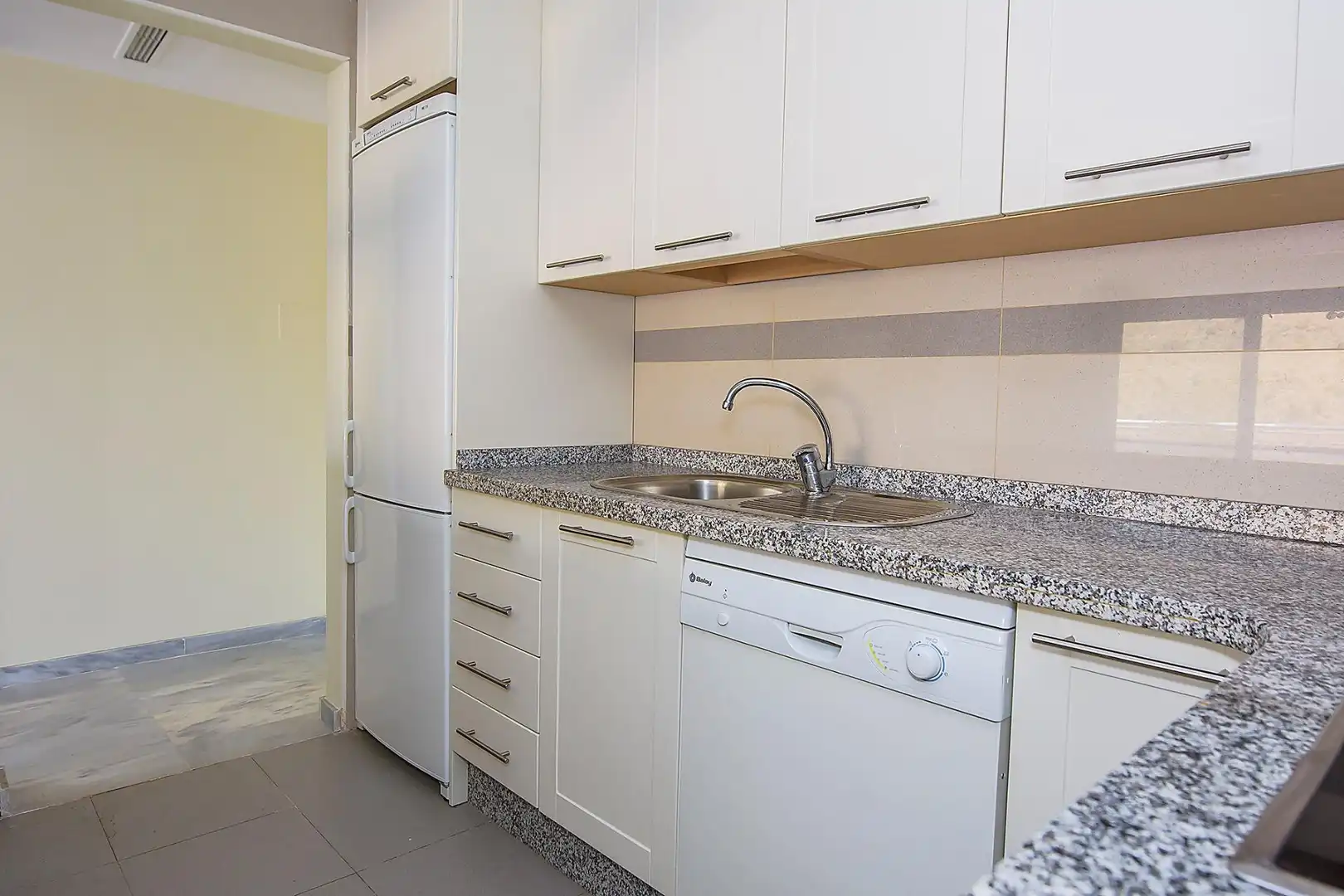 Cocina de Piso en venta en Carboneras con Jardín privado, Terraza y Piscina comunitaria