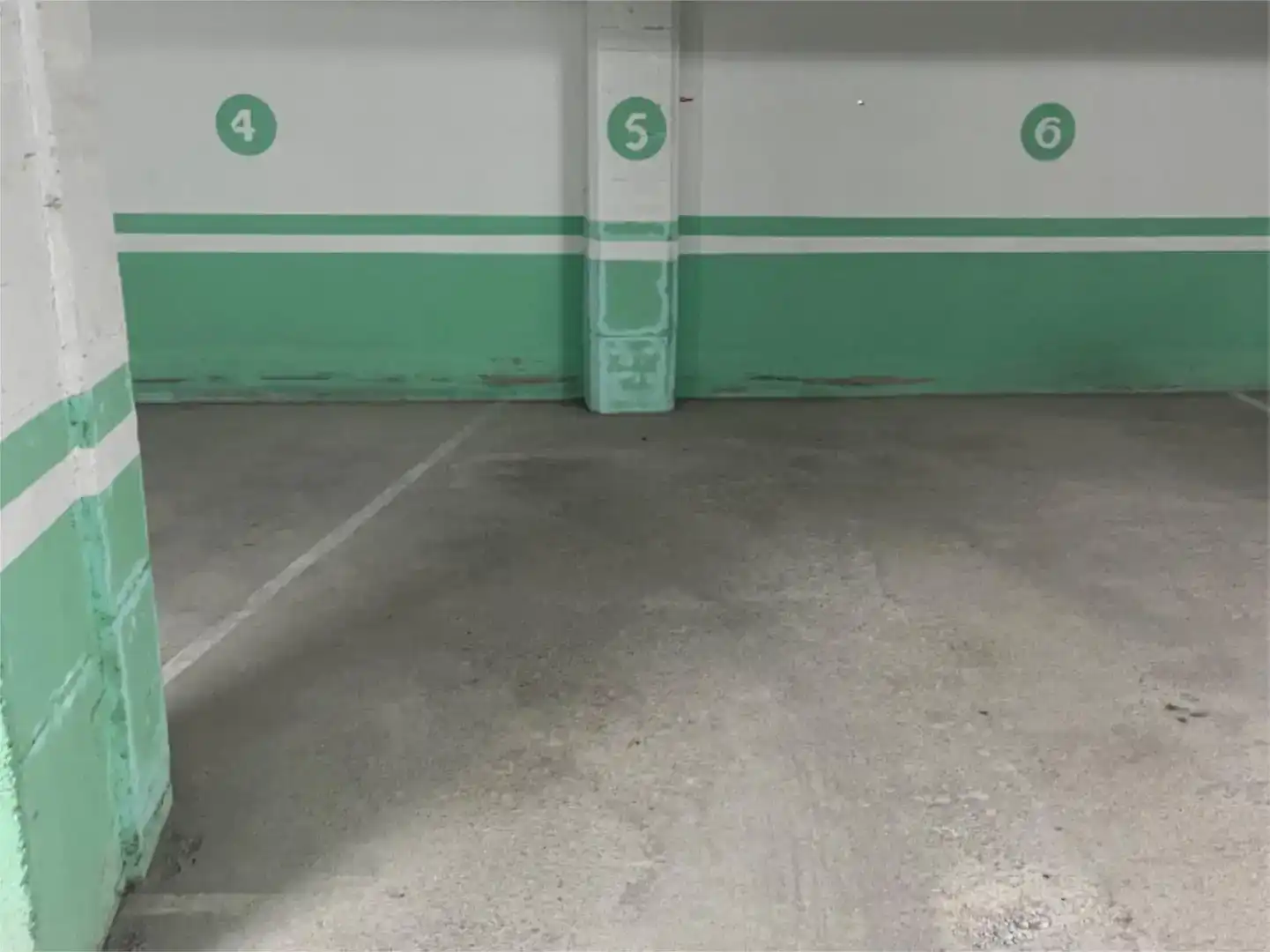 Parkplatz von Garage zum Verkauf in Cee