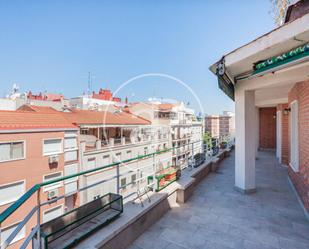 Vista exterior de Àtic de lloguer en  Madrid Capital amb Aire condicionat, Calefacció i Terrassa