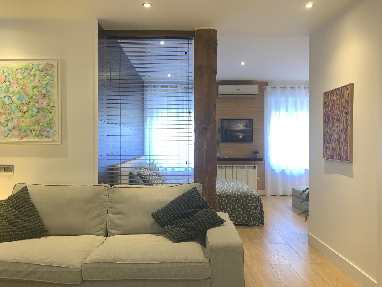 Sala d'estar de Estudi de lloguer en  Madrid Capital amb Aire condicionat, Calefacció i Moblat