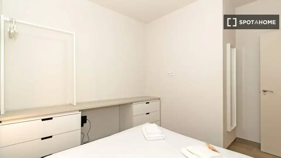 Habitación de Piso de alquiler en Valencia con Aire acondicionado, Calefacción y Amueblado