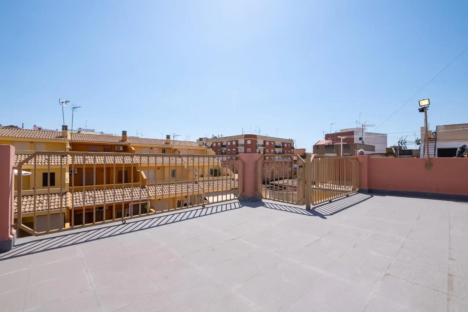Terrasse von Dachboden zur Miete in Moncada mit Privatgarten, Terrasse und Balkon