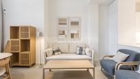 Sala d'estar de Apartament en venda en  Madrid Capital amb Aire condicionat, Calefacció i Terrassa