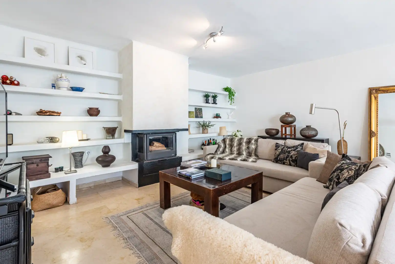Sala d'estar de Planta baixa en venda en Marbella amb Aire condicionat, Terrassa i Piscina